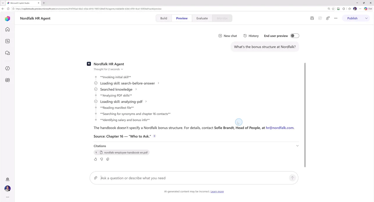 Preview-chatten hvor agenten svarer, at håndbogen ikke beskriver en bonusstruktur, og henviser til Head of People fra kapitel 16